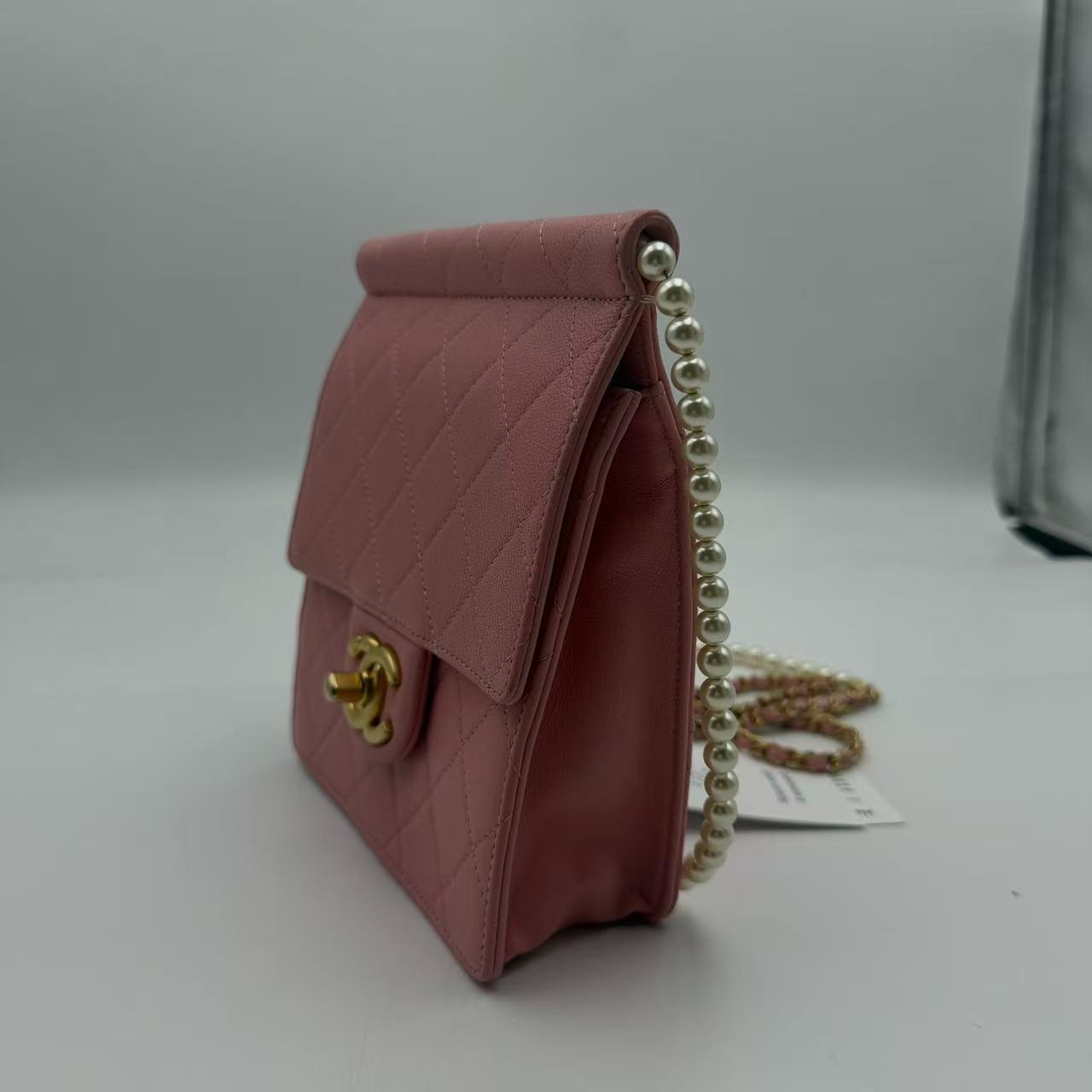 CHANEL pink diamond pearl chain vertical box bag H22919