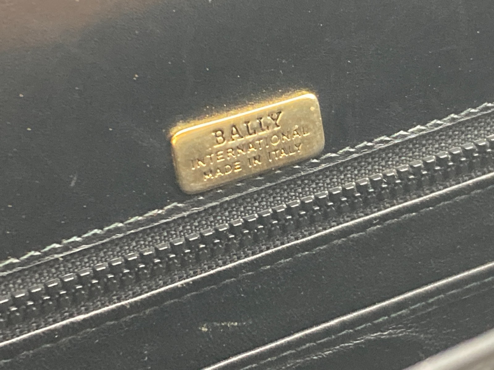 Bally Hand Top handle Bag Classic Black Leather 32cm Authentic