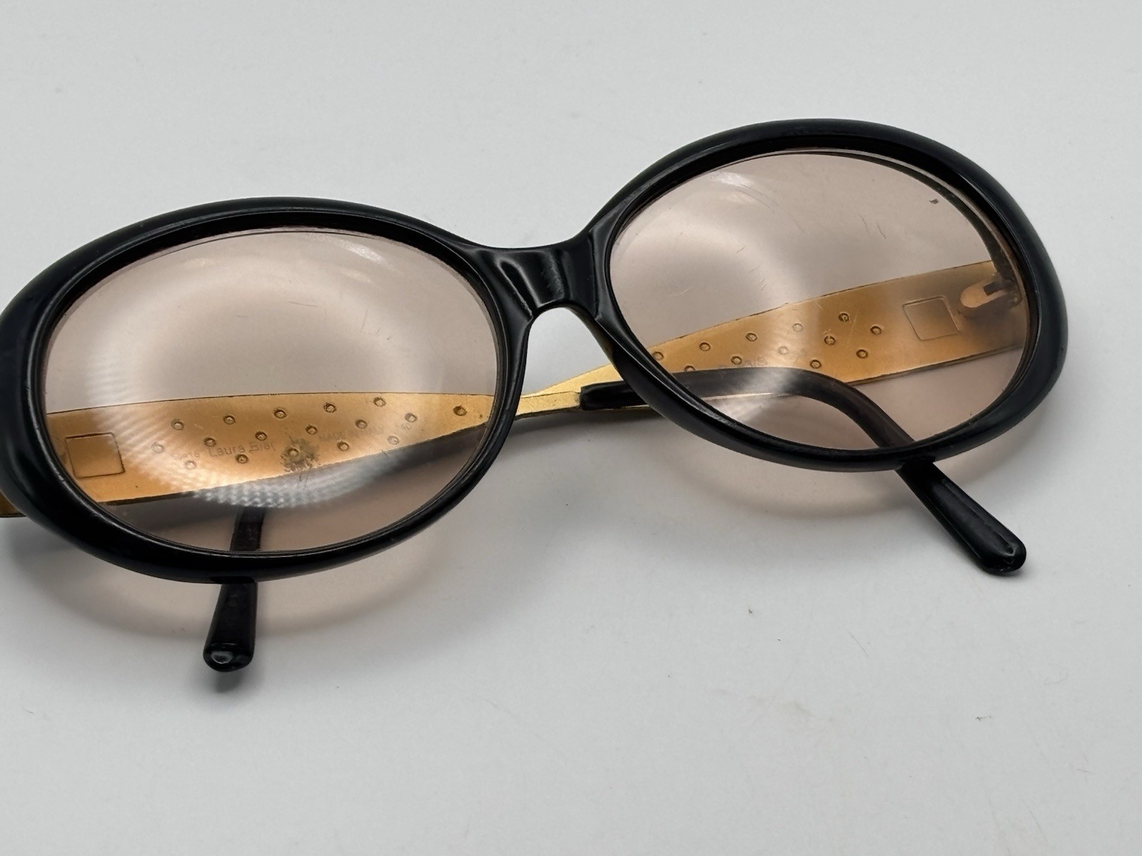 LAURA BIAGIOTTI SUNGLASSES P93-S MADE IN ITALY – Some Scratches On Lens Vintage