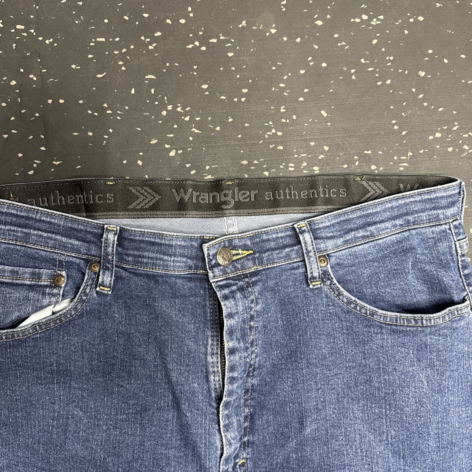 Wrangler Authentic’s Mens Jeans 36×34 Medium wash