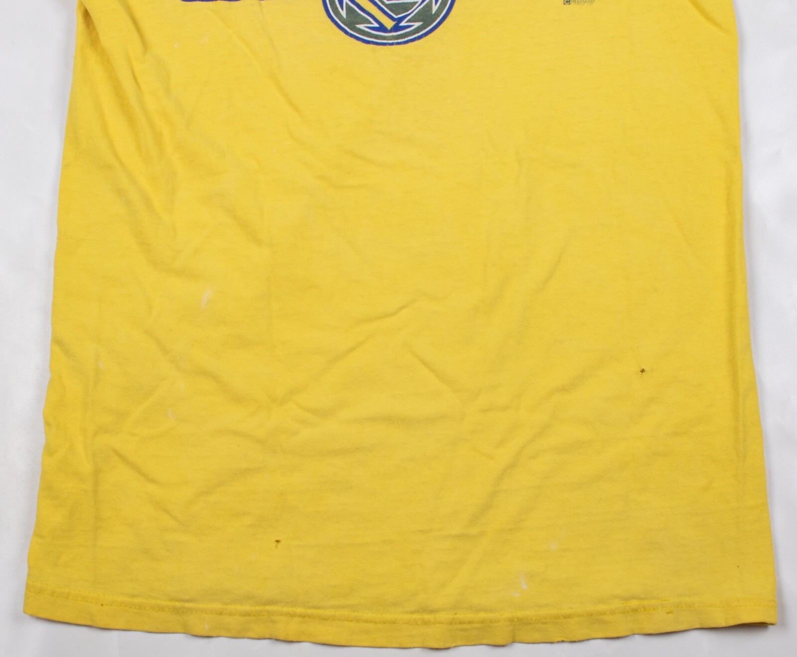 Vintage 2000 Red Sand American Standard Worn Distressed Yellow Shirt Men’s Small