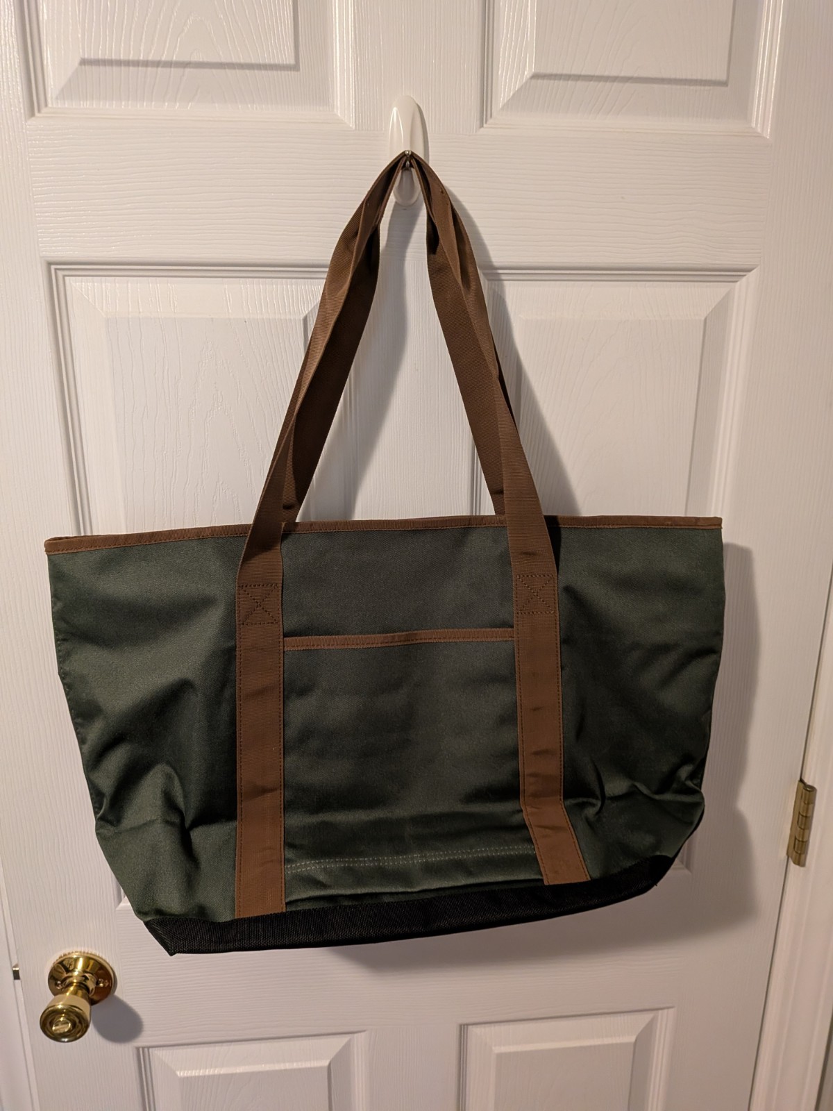New Orvis Adventure tote Juniper Green Beach Bag Zipper Top Wipe Clean Poly
