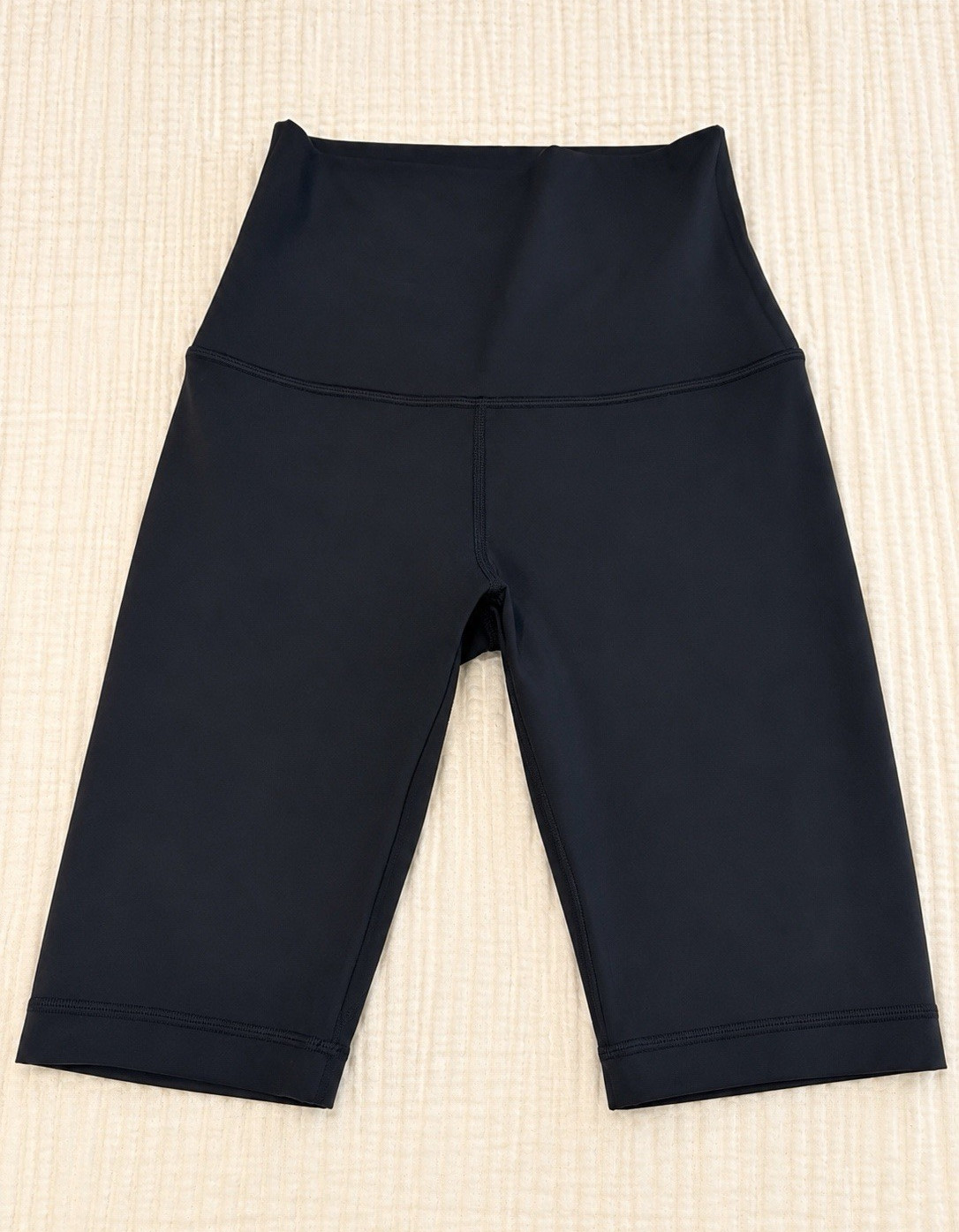 Lululemon Women’s Align Super High Rise Black Solid Biker Shorts 10″ Size 4