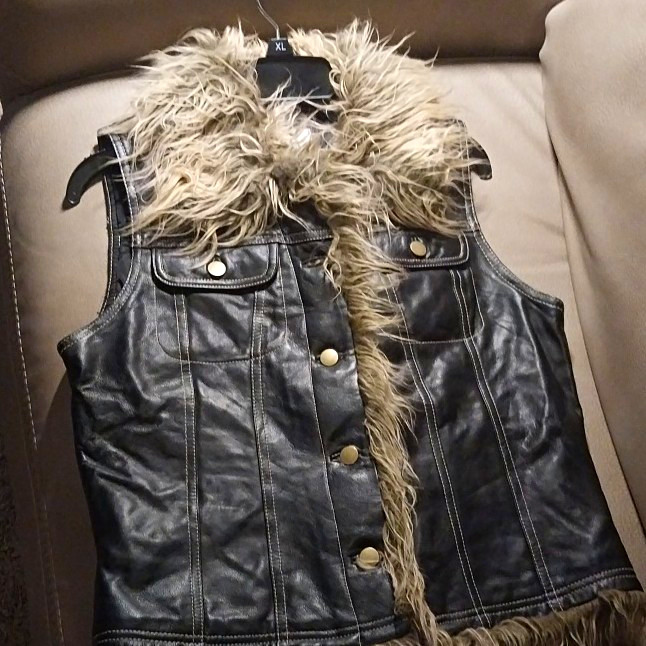 Vintage Wilsons Leather Maxima Women’s Black Leather Faux Fur Trim Button Vest L