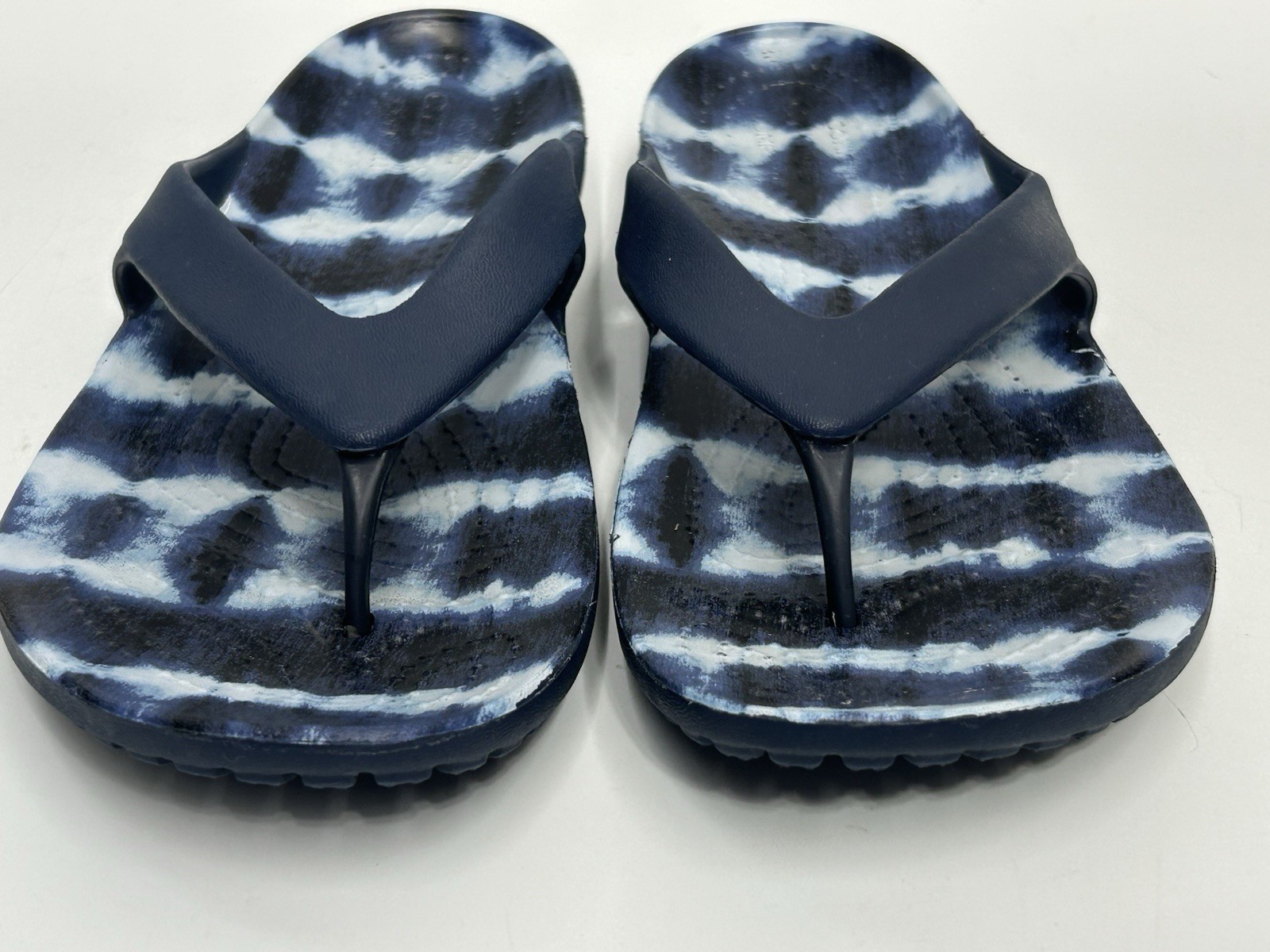 Crocs Kadee II Flip Flops Thong Sandals Womens 8 Blue Tie Dye Iconic Comfort