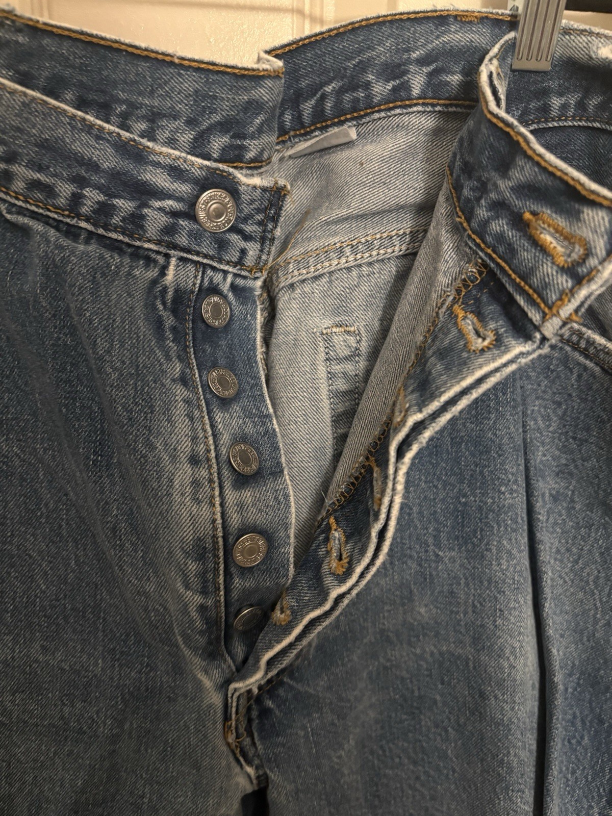 Levi’s 501 Original Fit Jeans Men’s 42×30 Light Wash Button Fly 100% Cotton USA