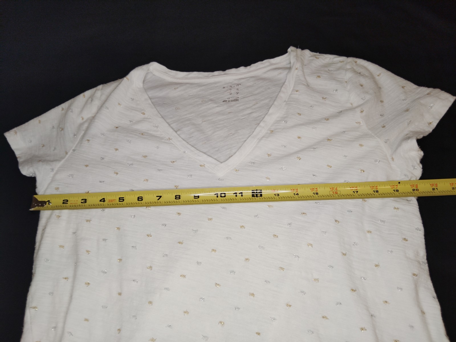 a.n.a Womens L White V-Neck Tee Shirt Gold Silver Foil Print Short Sleeve Top