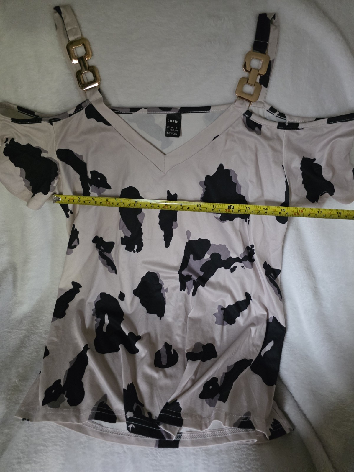 Cold Shoulder V-neck Top Cow Print Gold Chain Strap Detail Tan Black L 8/10
