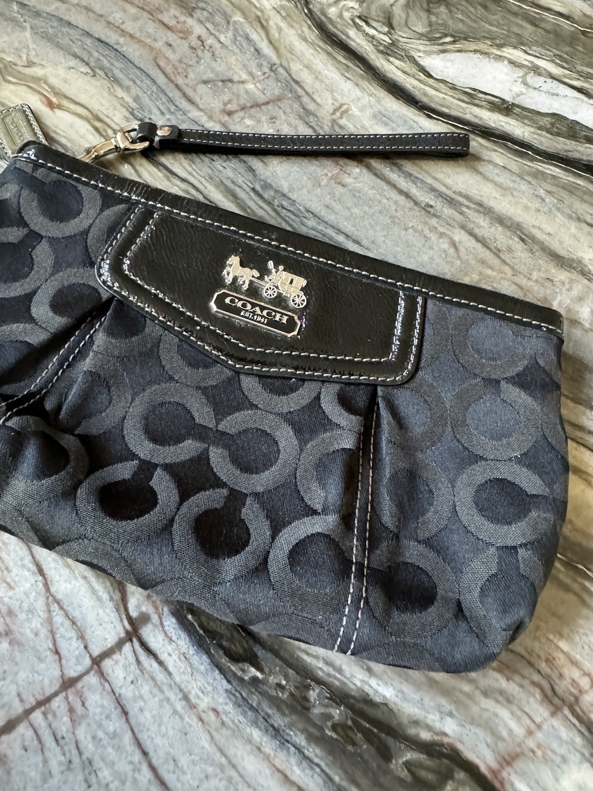 Coach Signature C Zip Wristlet Pouch Clutch w/ Wrist Strap Purple Lining