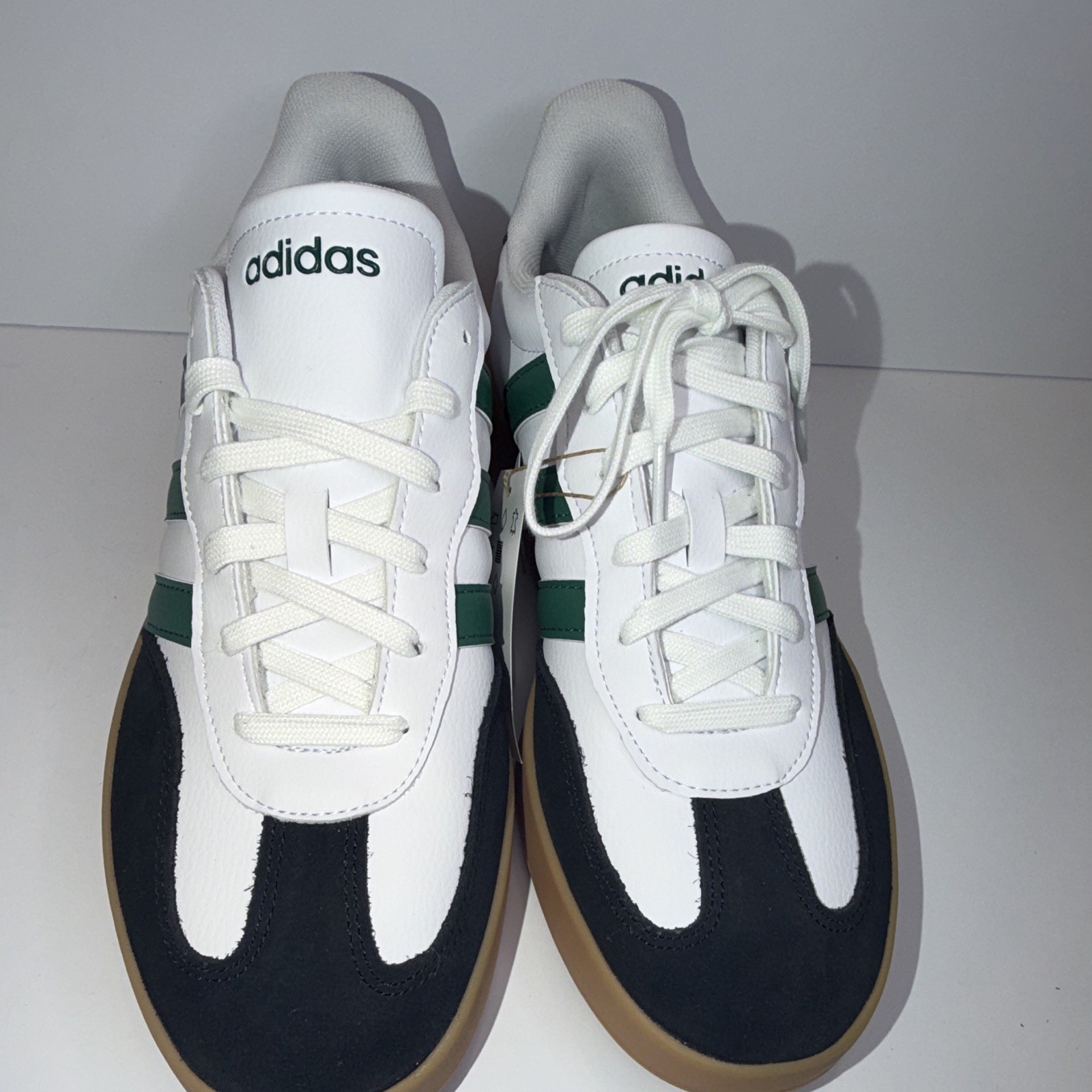 adidas Barreda Men’s Low Top Lace-Up Sneakers White/Green/Black Gum JR1323