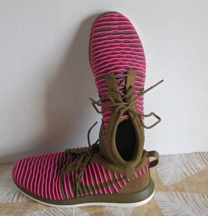Nike Low Top Striped Pink/Green Lace-Up Athletic Sneaker Teens