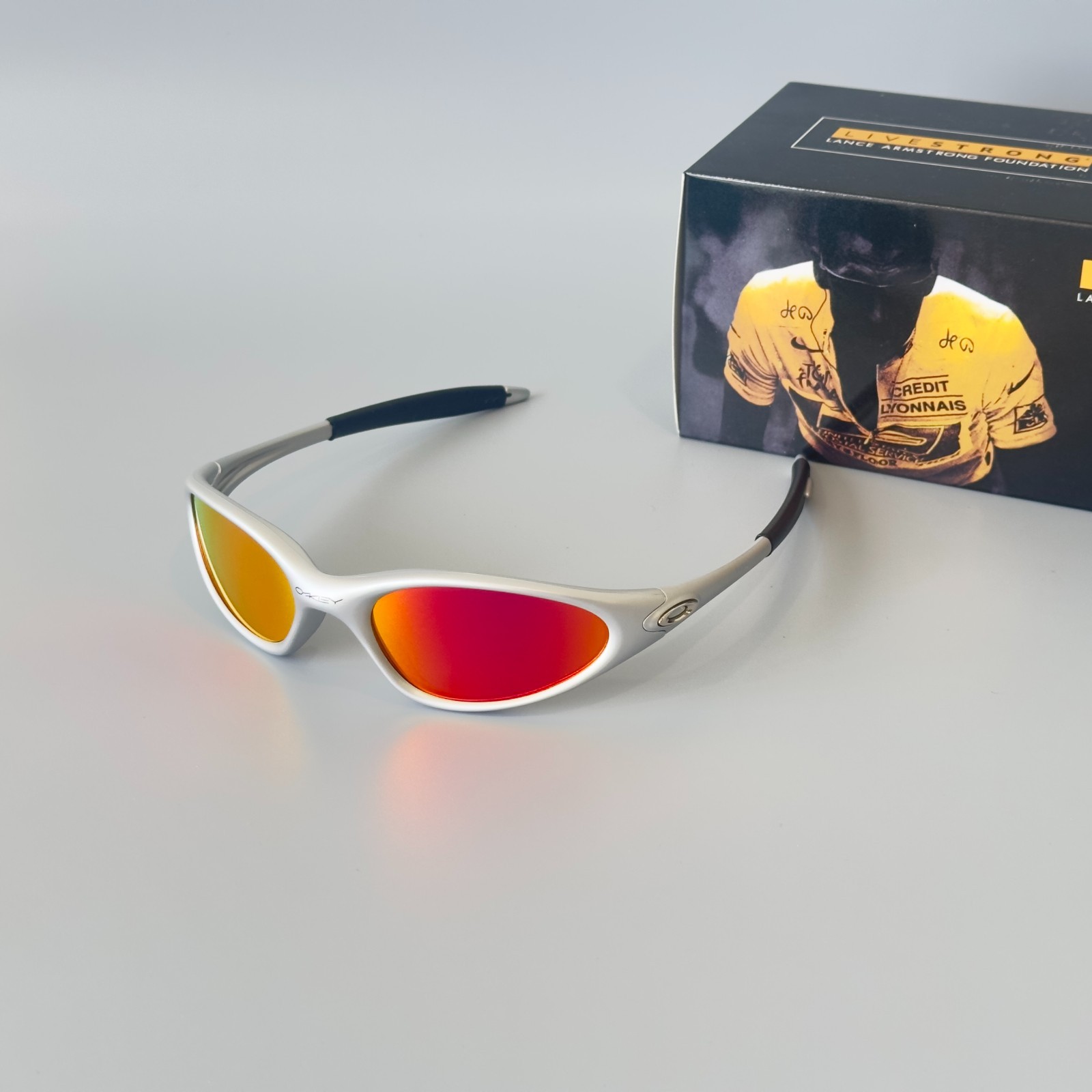 Oakley Mitute 1.0 Silver Rainbow Vintage Sunglasses Gorpcore USA Y2K Avantgarde