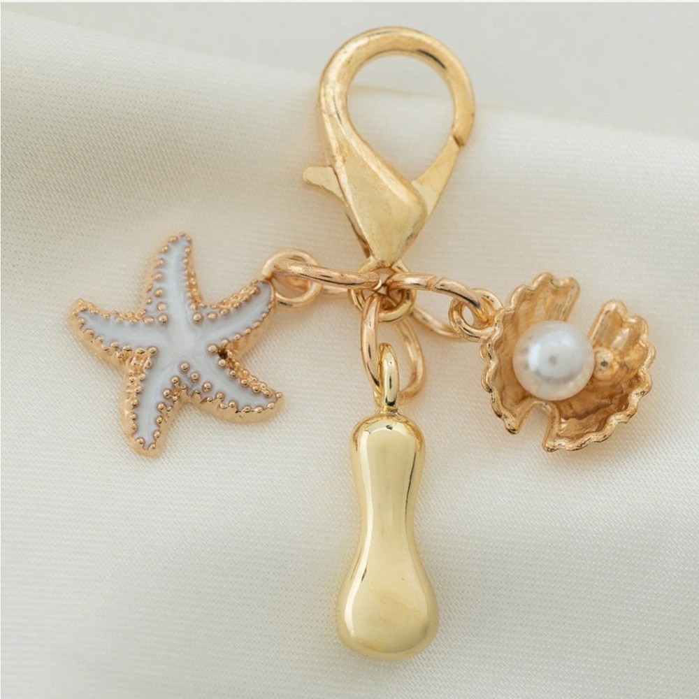 1PCS A-Z Gold Bubble Alphabet Keychain Starfish Shell Bag Charm Couple Gift