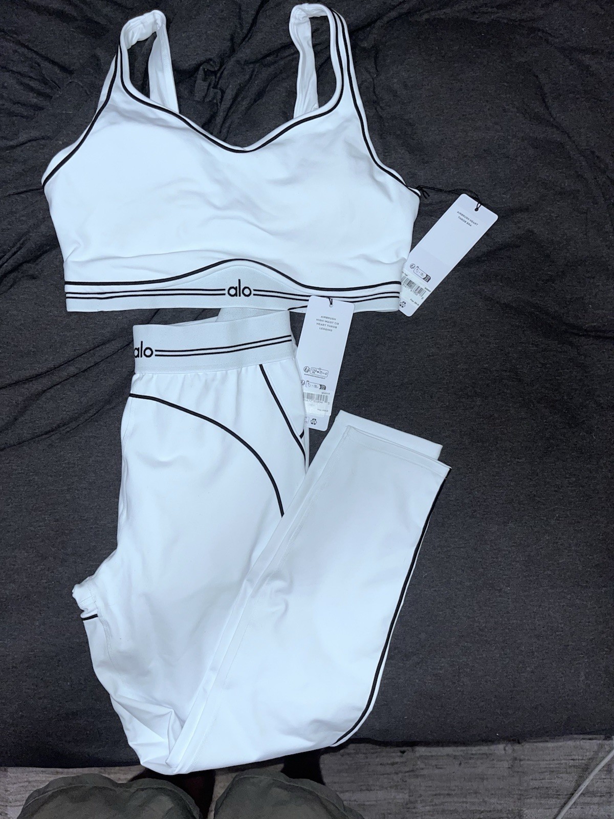 Alo High Waist 7/8 Heart Throb Legging & Bra Set – Women’s Medium ~ $225 White