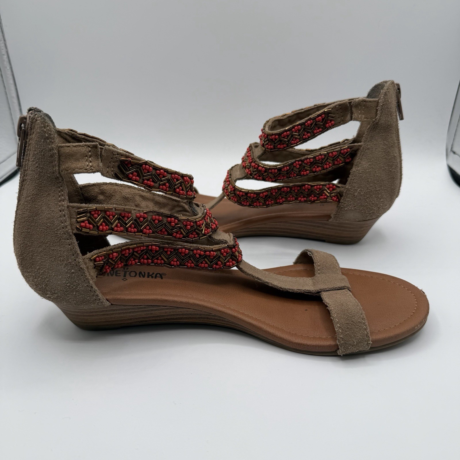 Minnetonka Beaded Gladiator Wedge Sandals Leather Back Zip Boho Size 7