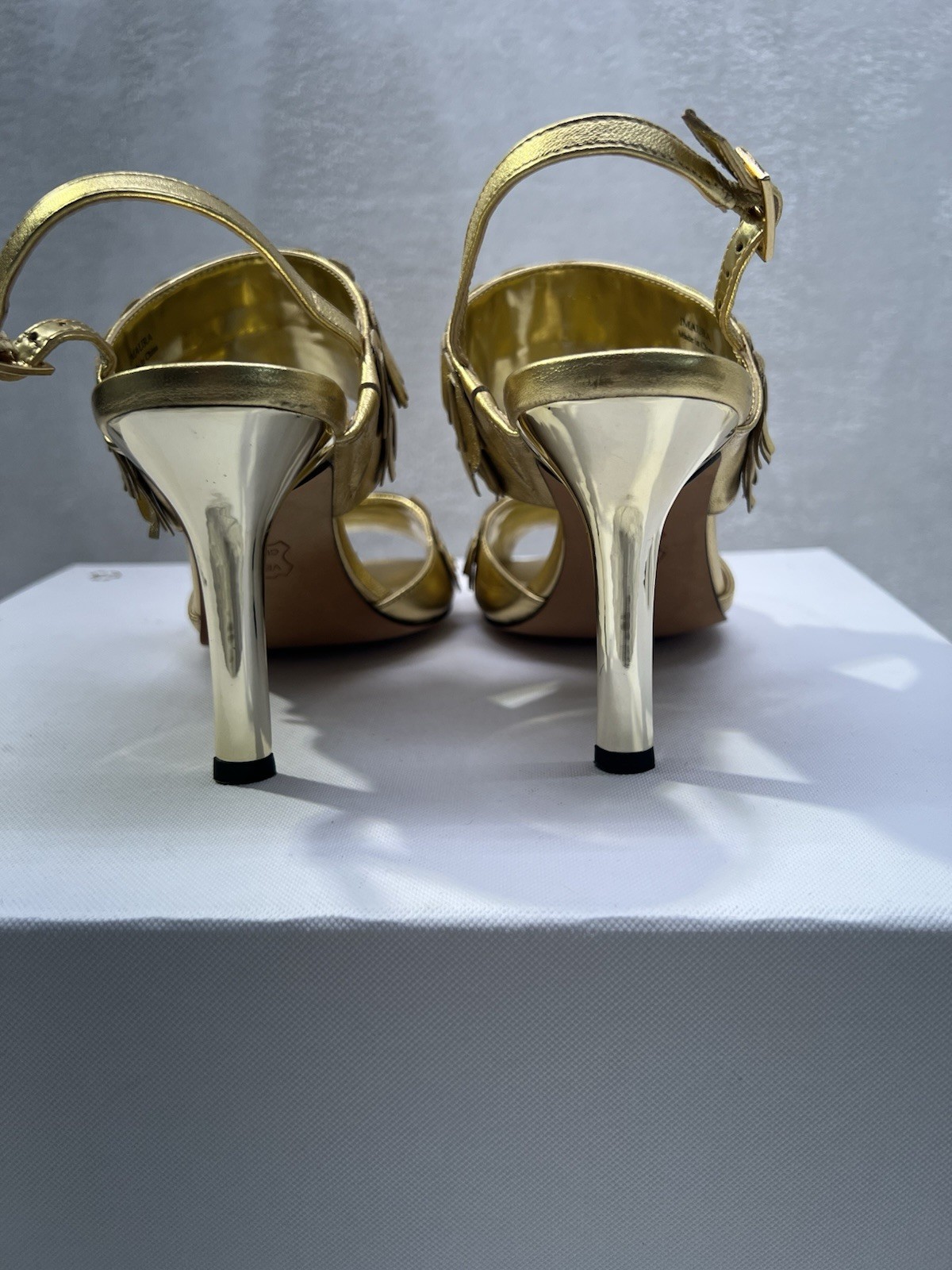 Jessica Bennett Gold Metallic Leather Fringe Stiletto Heels 6M Slingback Sandals