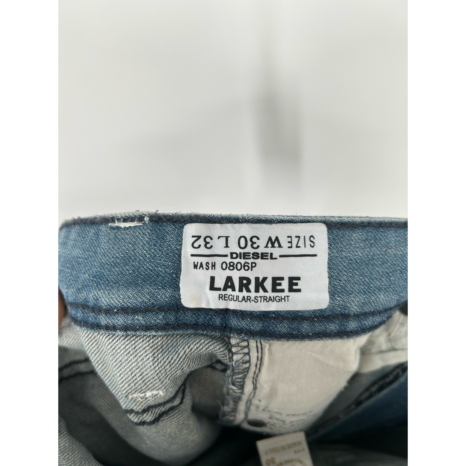 Diesel Larkee Straight Leg Regular Fit Medium Wash Distressed Jeans Size 30×32