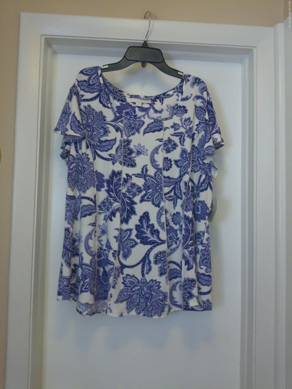 Juniper & Lime Women’s X-Large Light & Dark Blue & White Floral Flare Top New