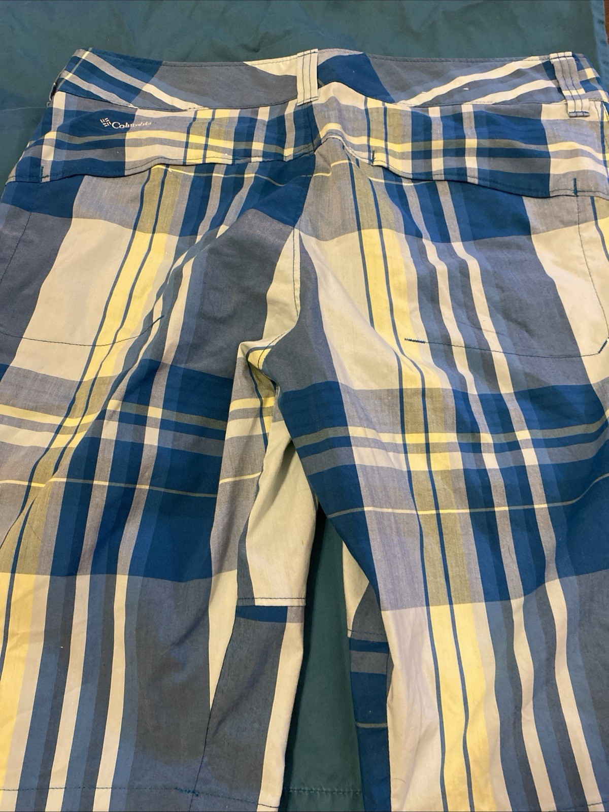 COLUMBIA Bermuda Shorts Women’s Sz 10 OMNI-wick Plaid Greens Yell Outdoor W 32”