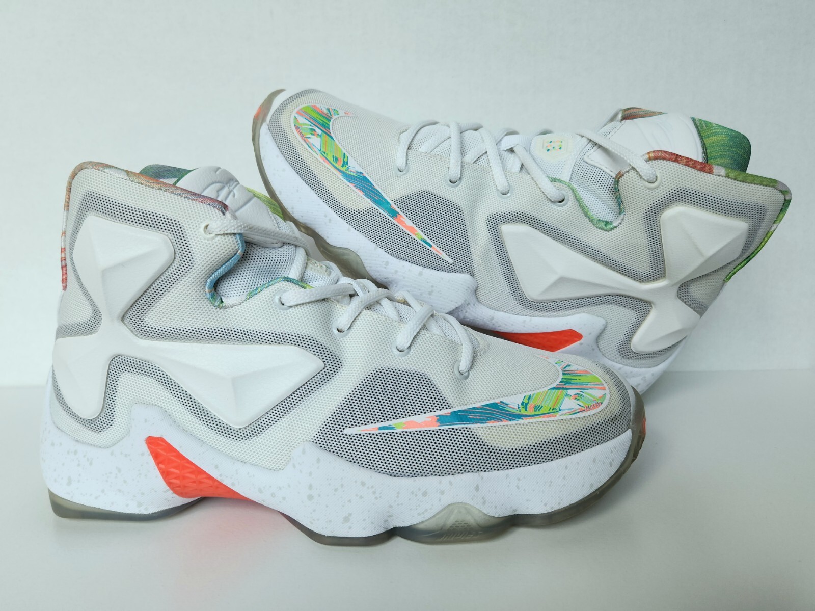 Nike LeBron 13 High Easter GS Size US 6.5Y 808709-108