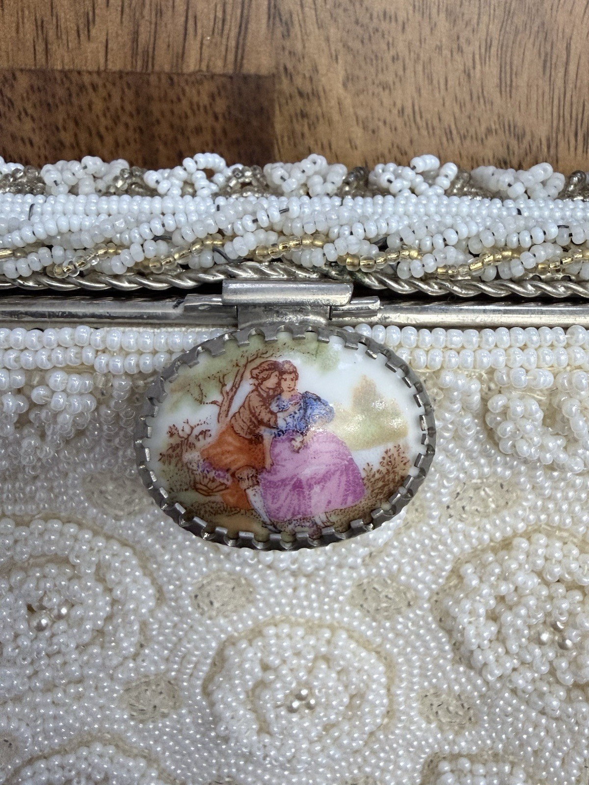 Walborg White Hand Beaded Floral Top Handle Bag Kiss Lock Silver Hardware Lined