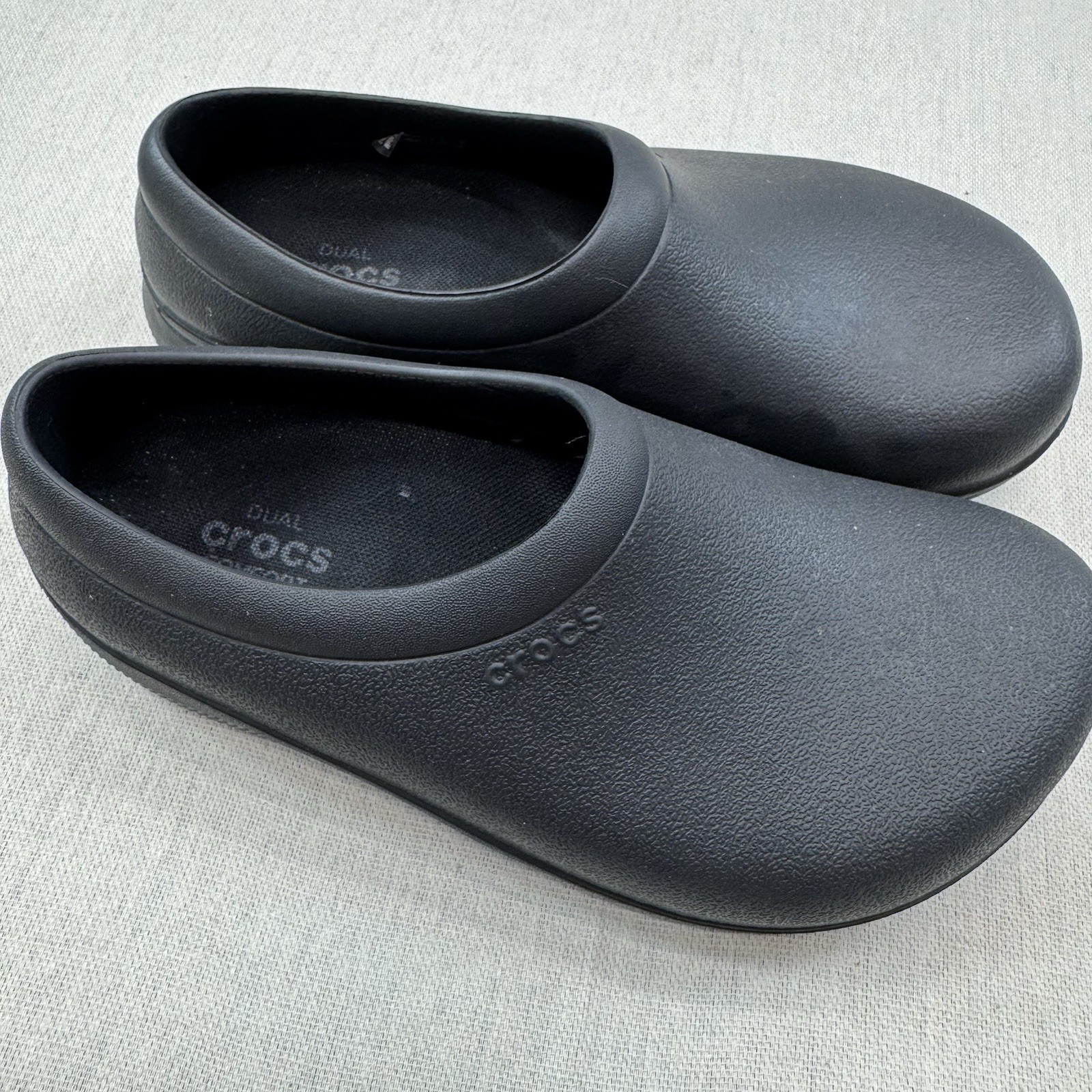 Crocs On The Clock Work Clogs Black Slip Resistant Women’s W6 M4 Comfort Shoes