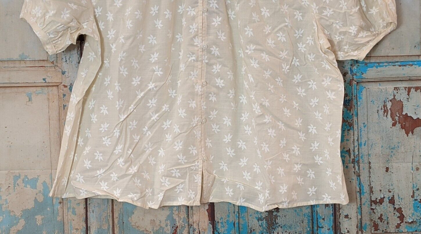Universal Thread Womens Size XXL Cream White Floral Puff Sleeve Button Front Top