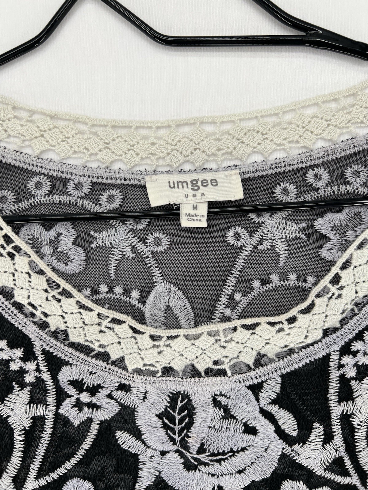 Umgee Black Sheer Embroidered Lace Poncho Top Womens Medium Boho Crochet Overlay