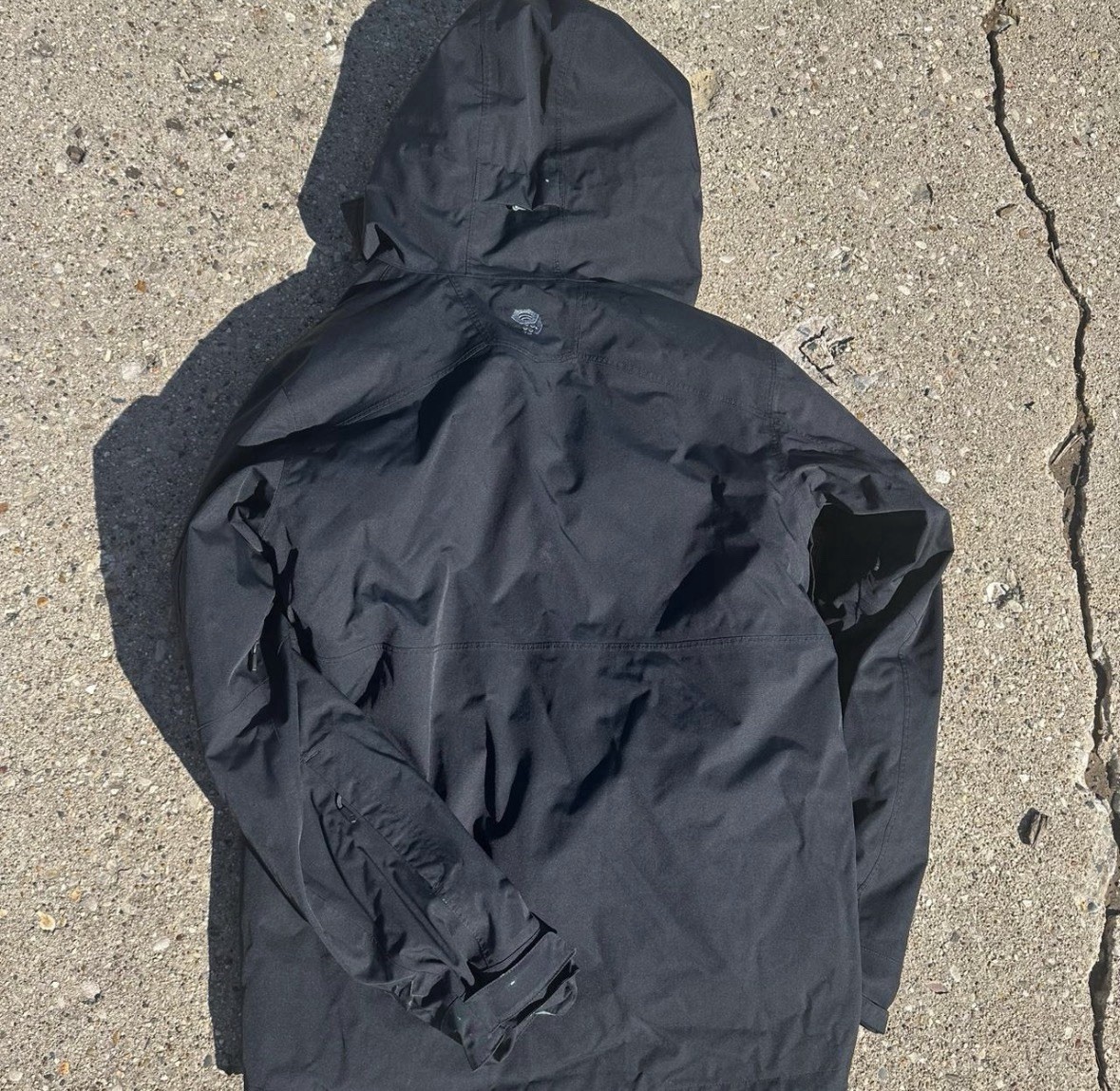Men’s Mountain Hard Wear Jacket Size Medium Black Winter
