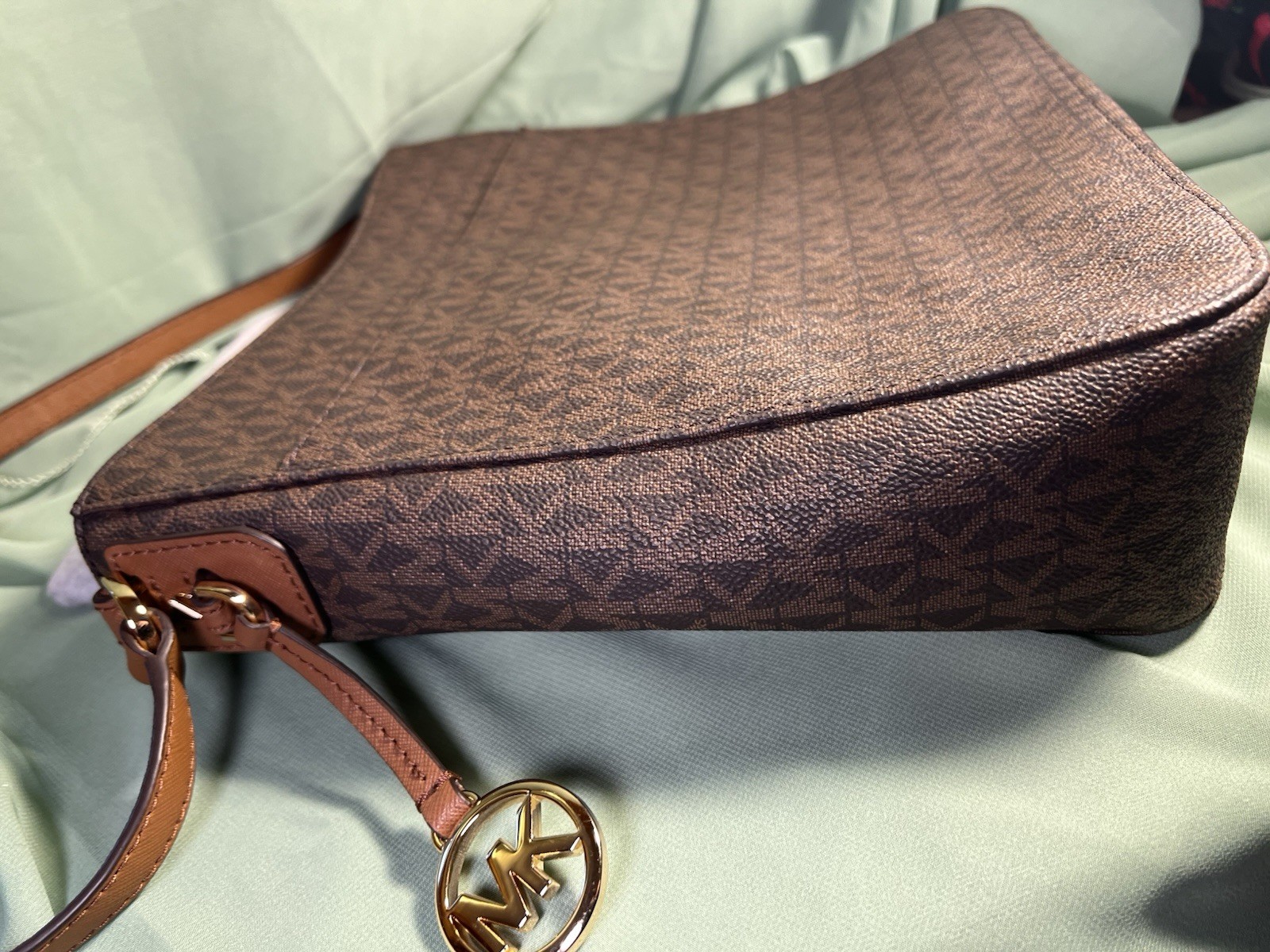 Michael Kors Brown Large Messenger Bag Logo Strap Accent Zip Magnet Pockets
