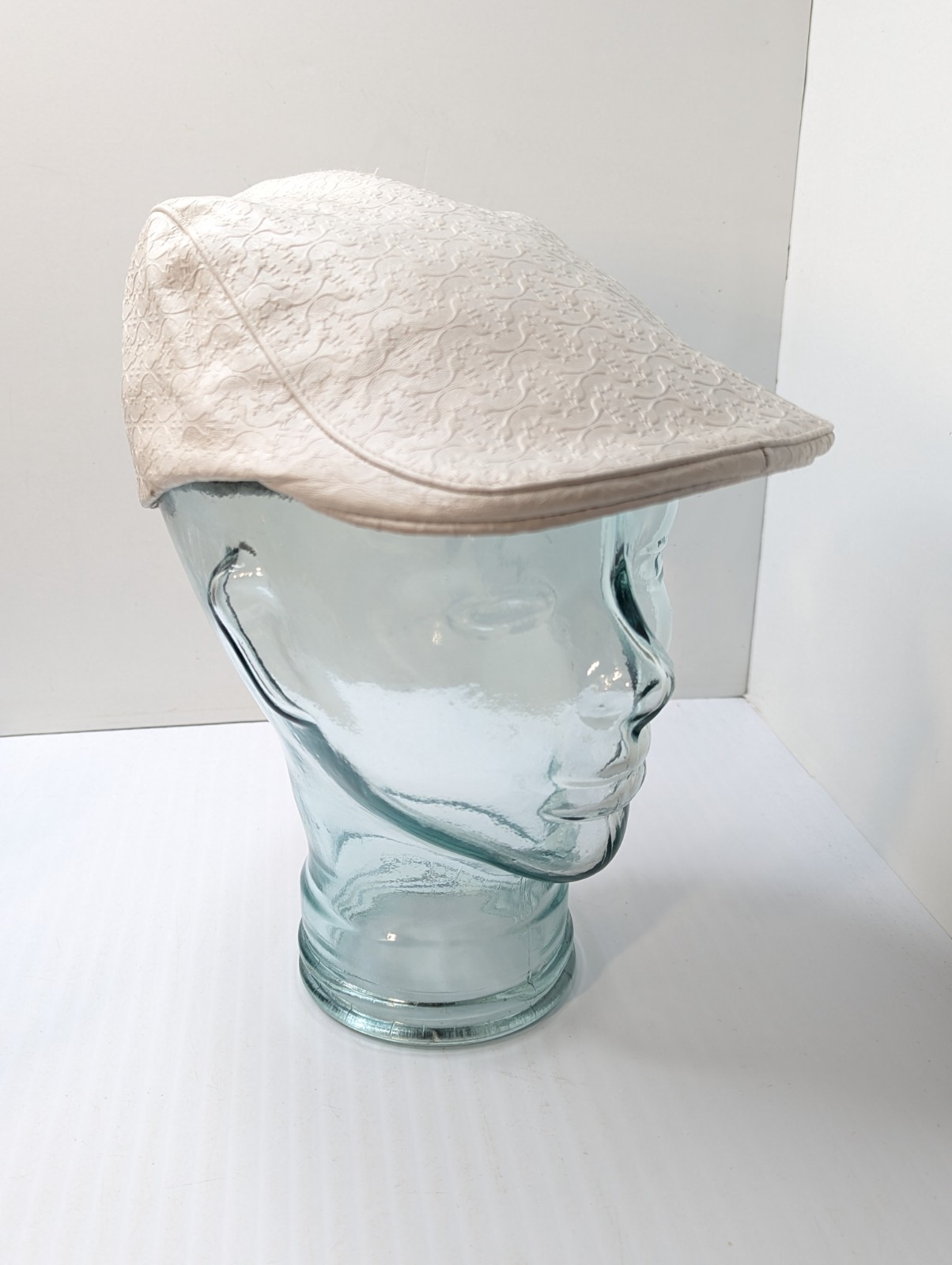 Kangol Kanganude Emb White Leather Flat Hat Cap Kangaroo Print Size Medium RARE