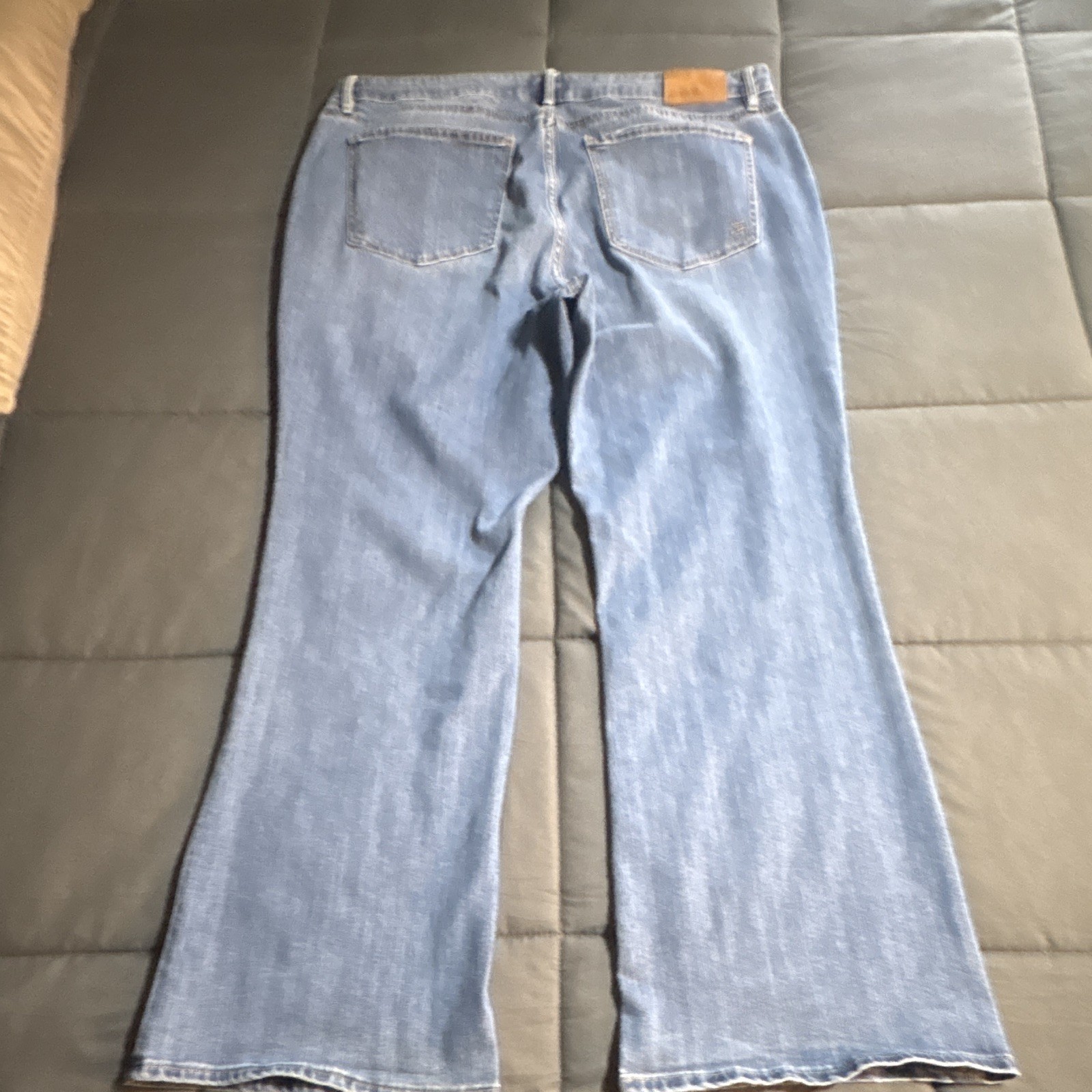 Seven7 High-Rise Bootcut Jeans Blue Light Wash Stretch Pockets Plus 18W