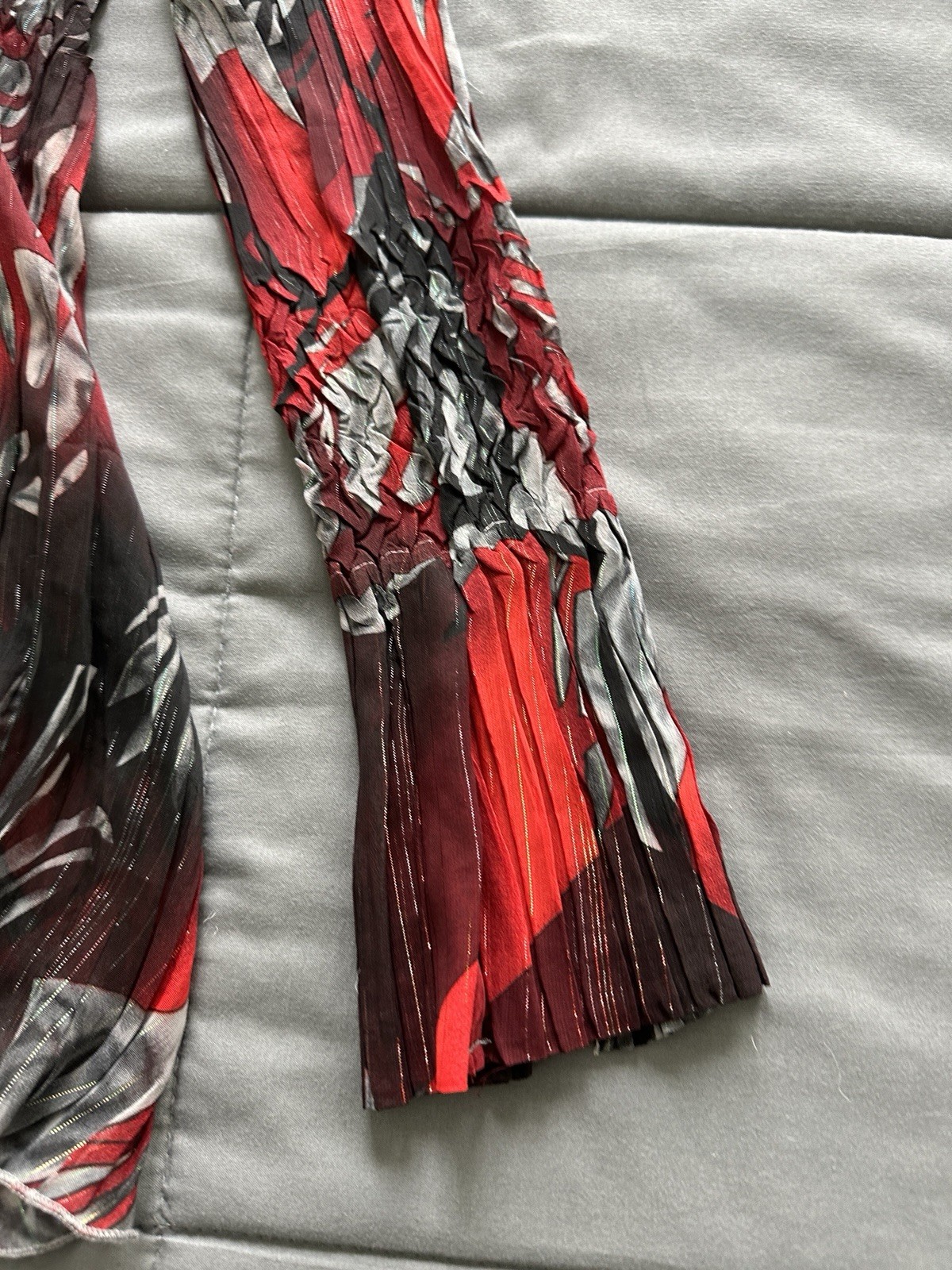 Alberto Makali Y2K Crinkle Pleated Blouse Red Gray Abstract Bell Sleeve Tunic L