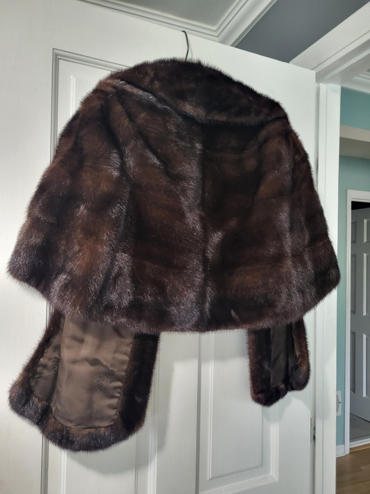 Vintage Genuine Brown Mink Fur Wing-Collar Stole – Raised Collar