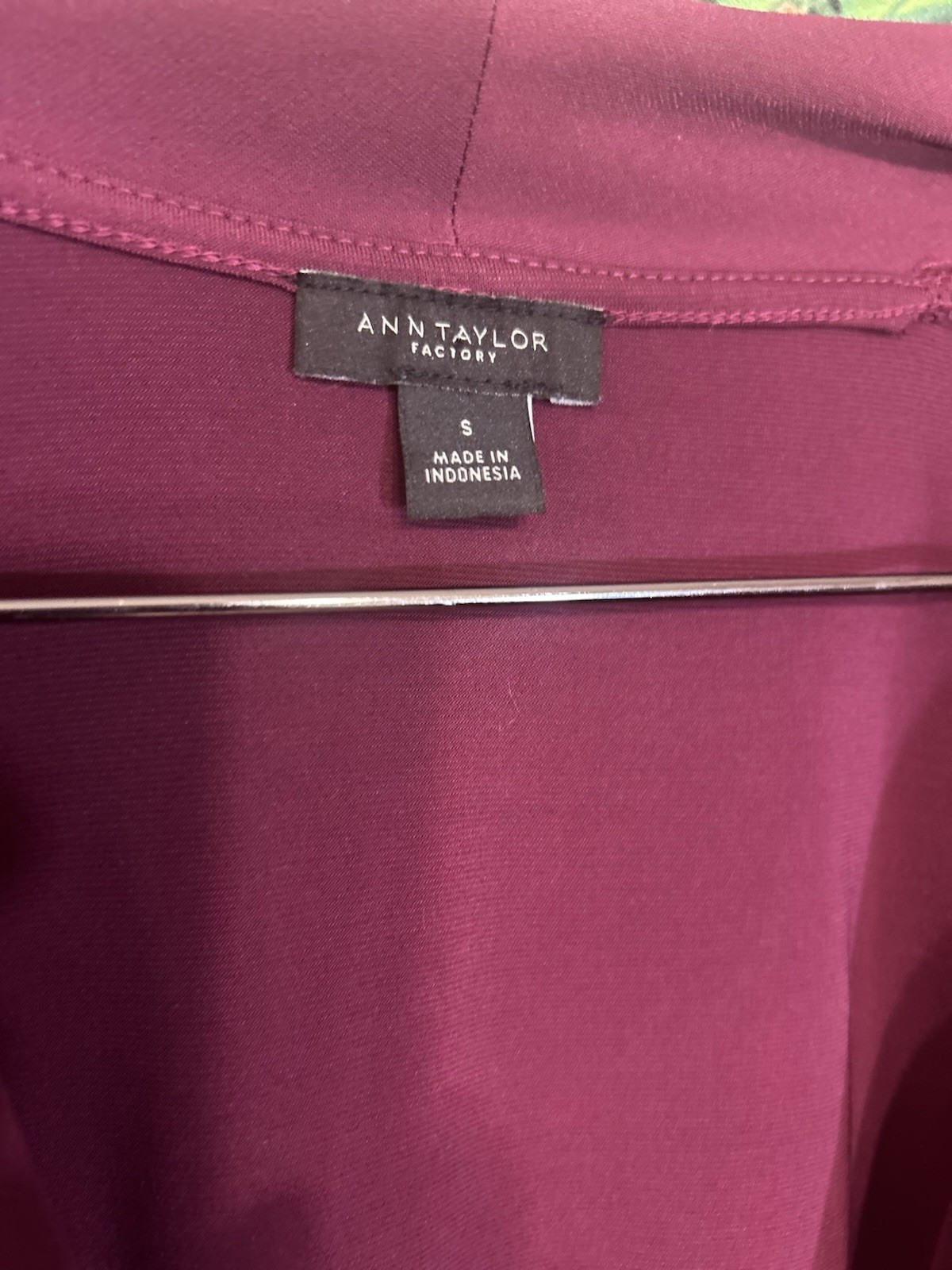 Ann Taylor Factory Burgundy Solid Surplice Wrap V-Neck Long Sleeve Blouse Sz S
