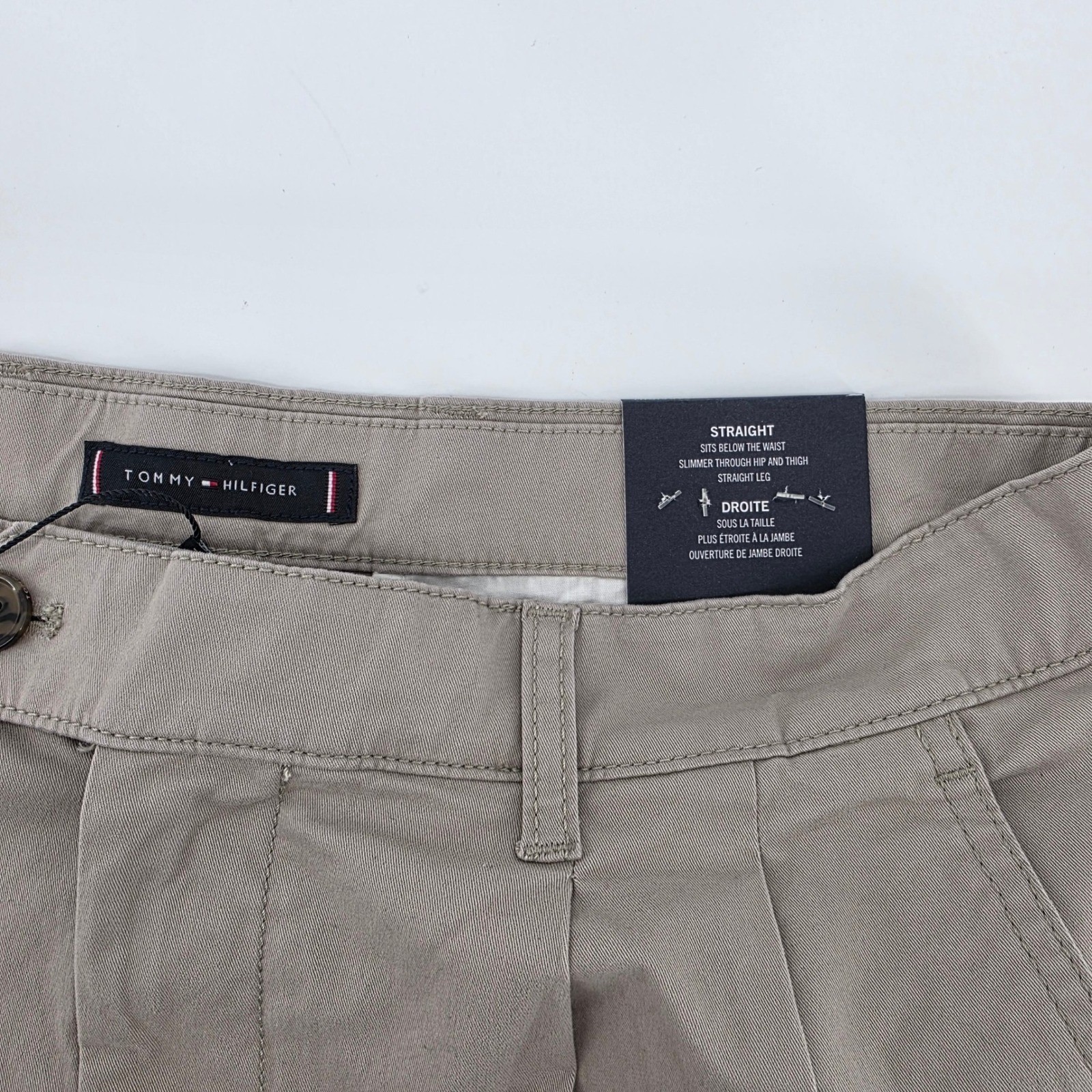 Tommy Hilfiger THFlex Mens 33×30 Straight Leg Pleated Khaki Chino Pants Tan