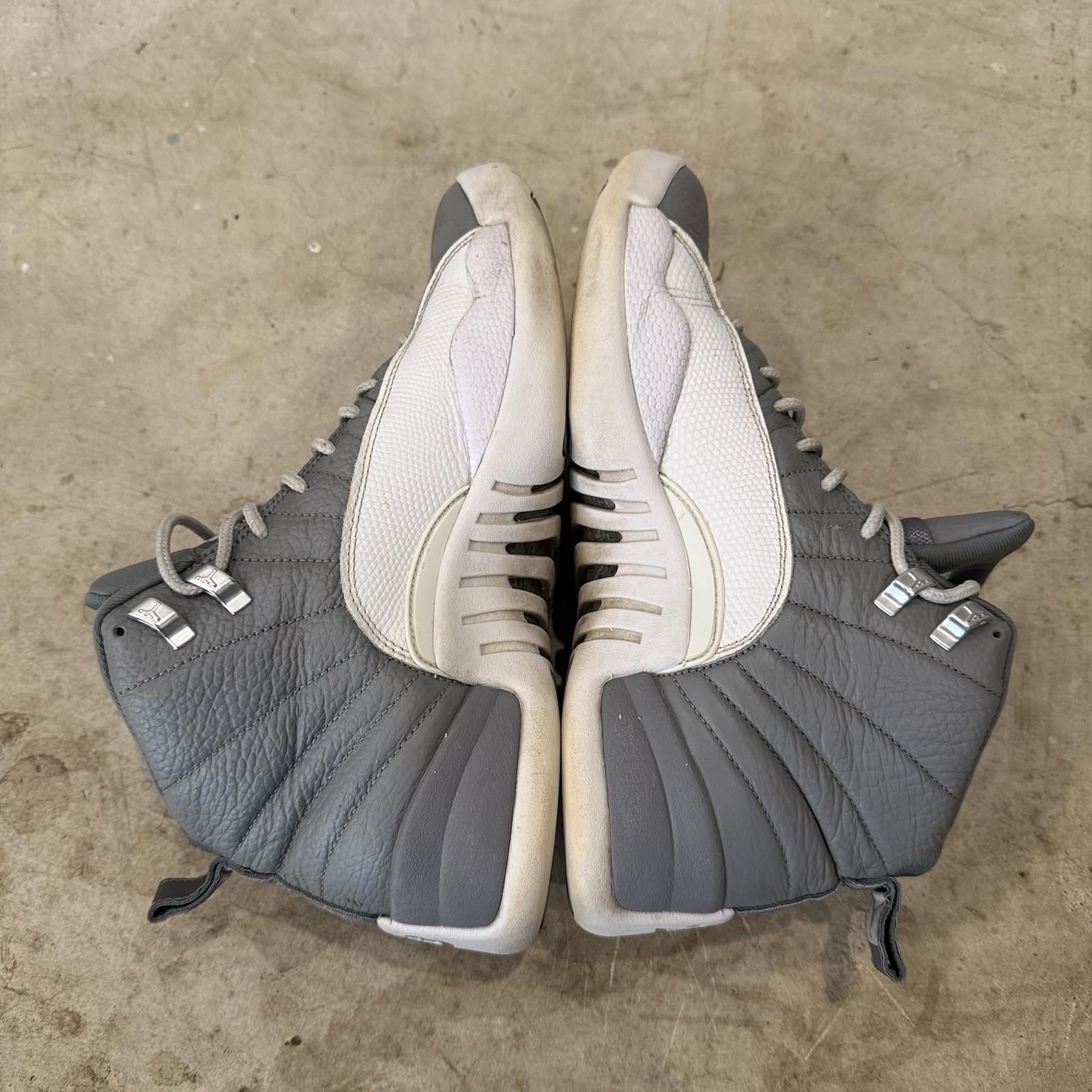 Air Jordan 12 Retro ‘Stealth’ Men’s Size 10 Pre‑owned Sneakers CT8013‑015