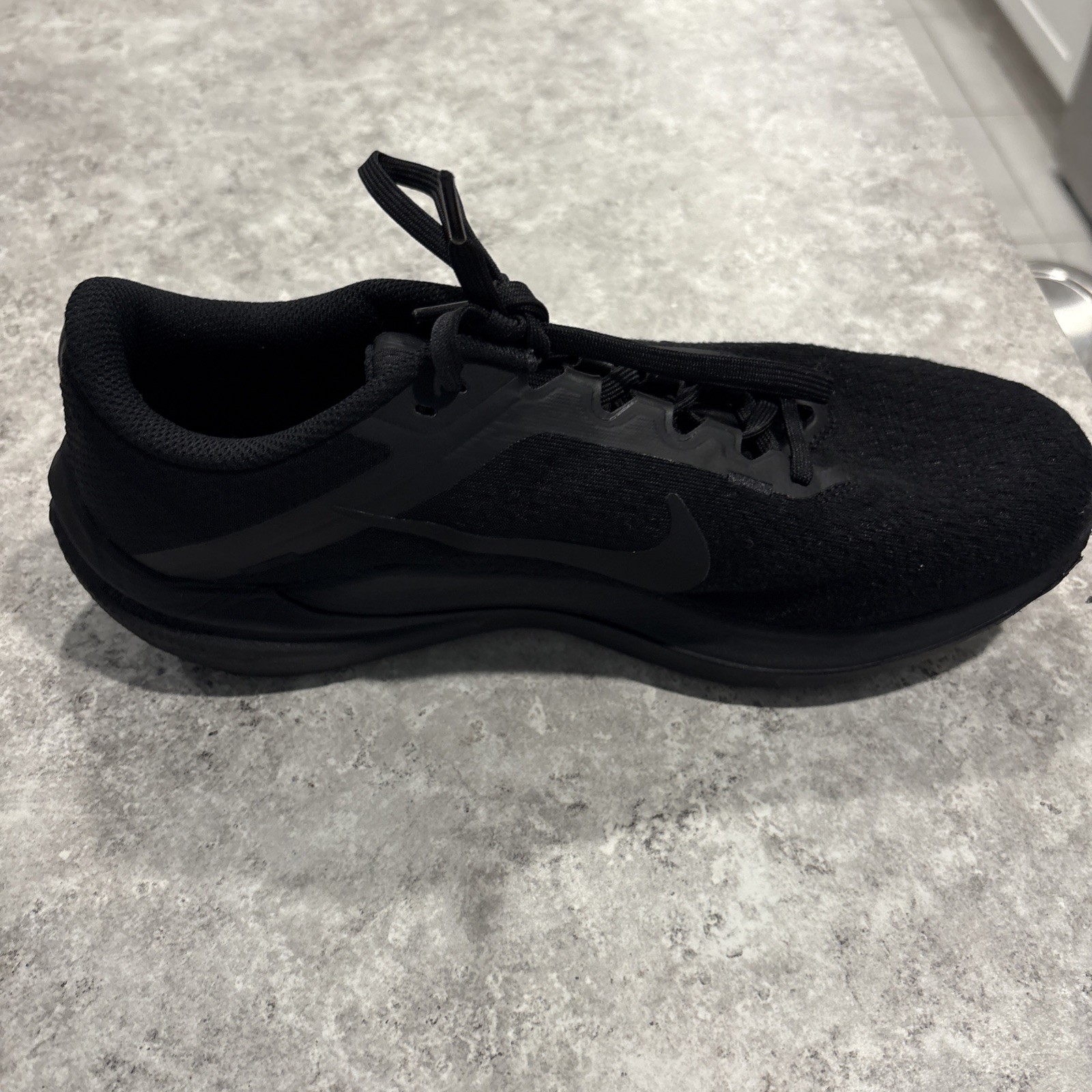 Nike Winflo 10 Men’s Size 9.5 Black Running Shoes DV4022-001 Light Usage