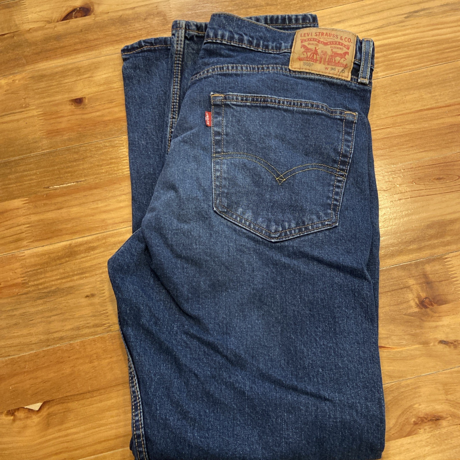 Levi’s 550 Men’s Relaxed Fit Jeans Dark Stonewash Blue, Straight Leg.Size 36-32