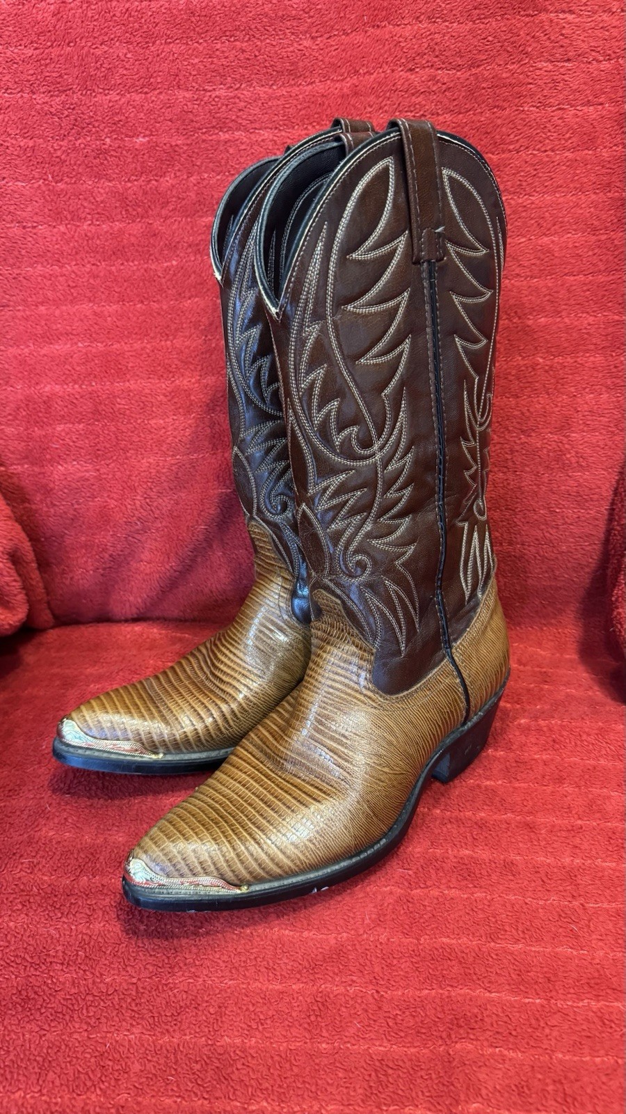 Western Men’s Boots!! Only Worn Once. Size 7 EW. A. Great Condition!!