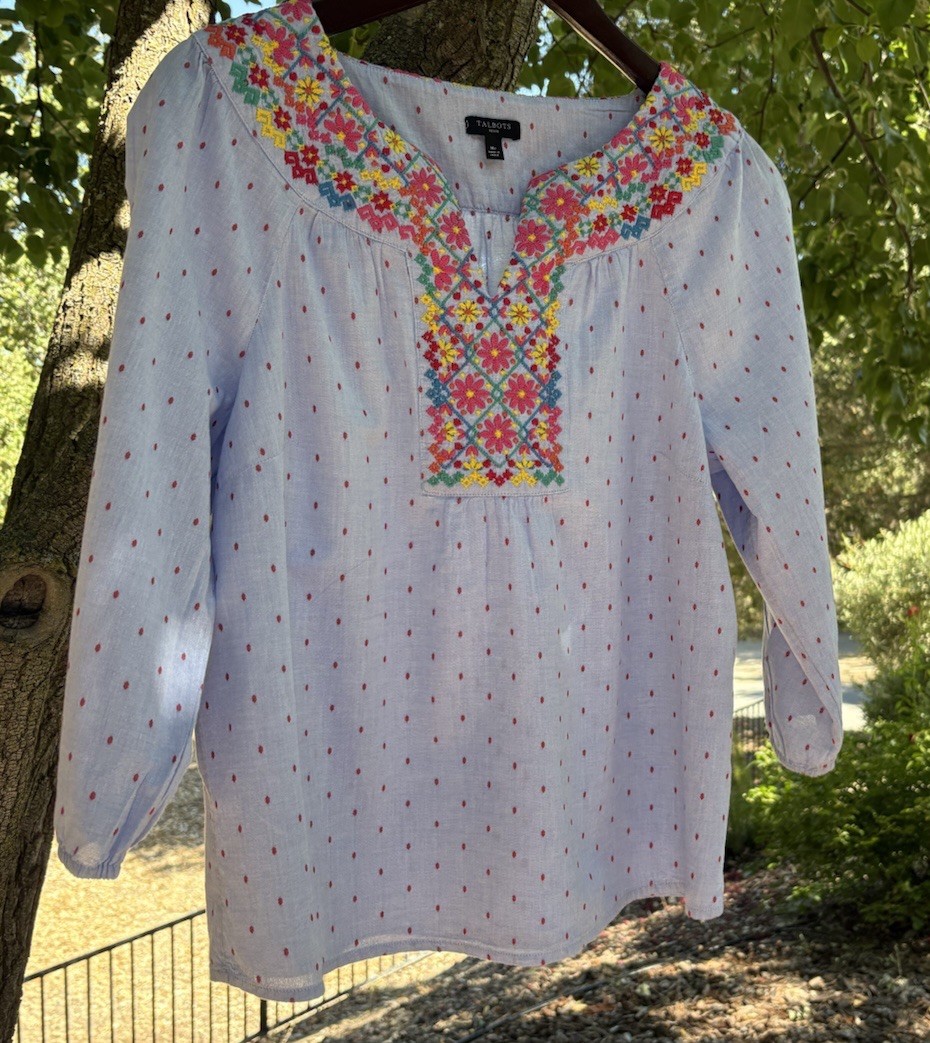 Talbots MEDIUM PETITE Blue Floral Embroidered Blouse Top Summer Sunshine Comfort