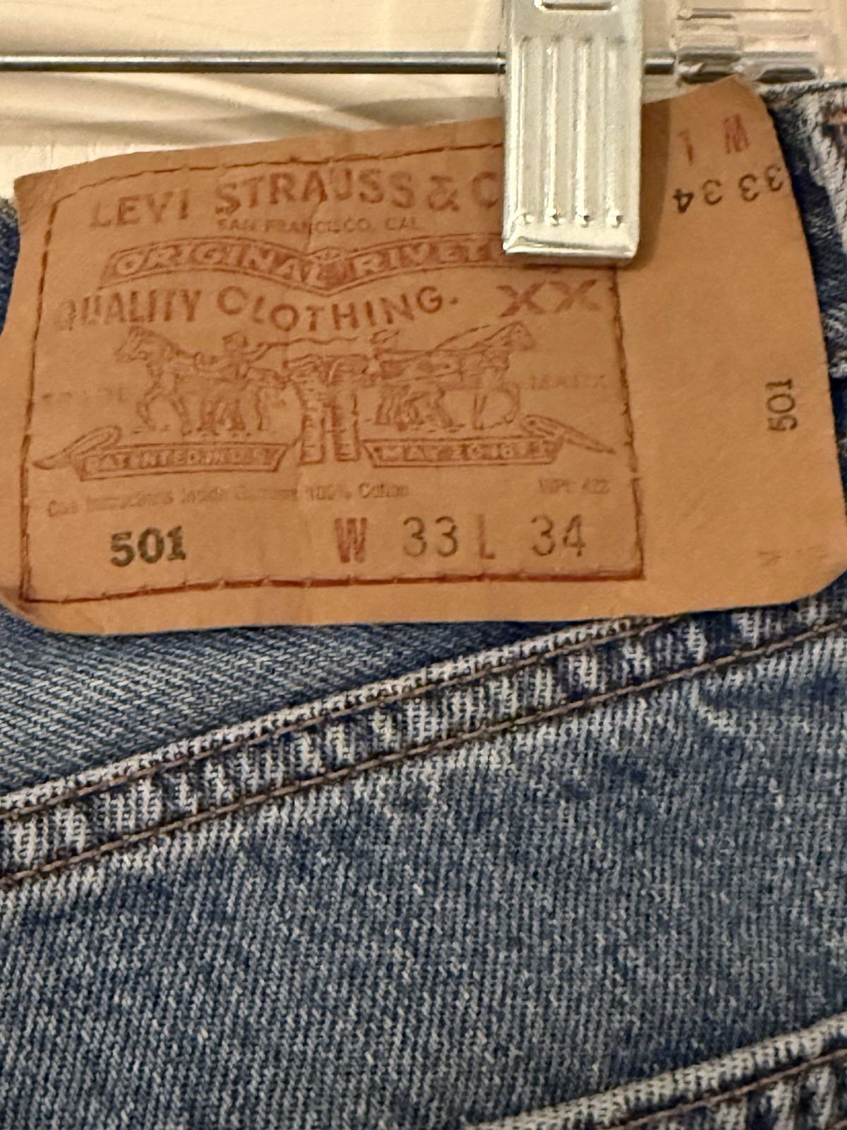 Vintage 1999 Levi’s Men’s Blue Denim Jeans Straight Fit Button Fly size 33X34