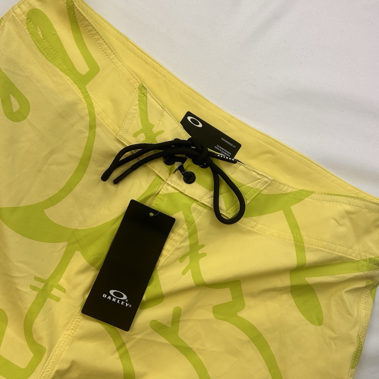 Oakley Men Light Yellow Green Dark Green Wiggles Swim Trunks 32 NWT