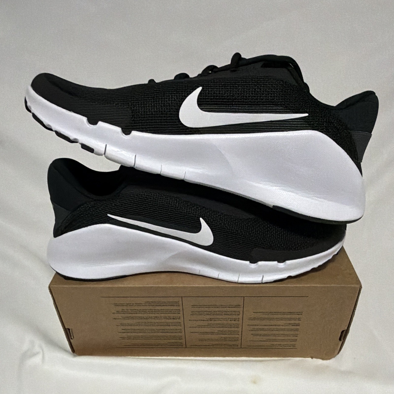 Nike Flex Train Wide Black/White Lace-Up Wide Low Top Mesh Training Sneakers
