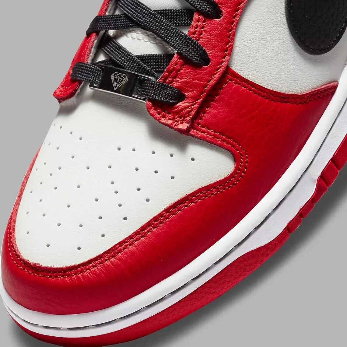 NBA × Nike Dunk Low EMB 75th Anniversary Chicago Bulls DD3363-100 Men’s US4-14