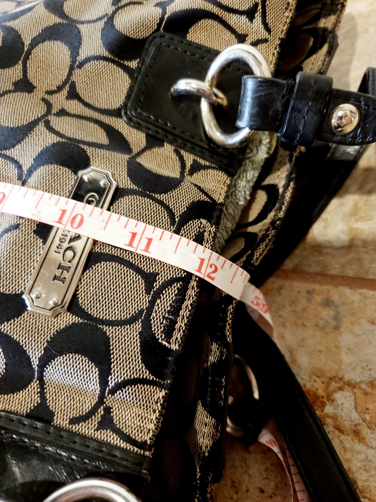 Coach | Vintage Bumblebee Beige Monogram CC Canvas Leather Handle Zip Tote Bag ✨