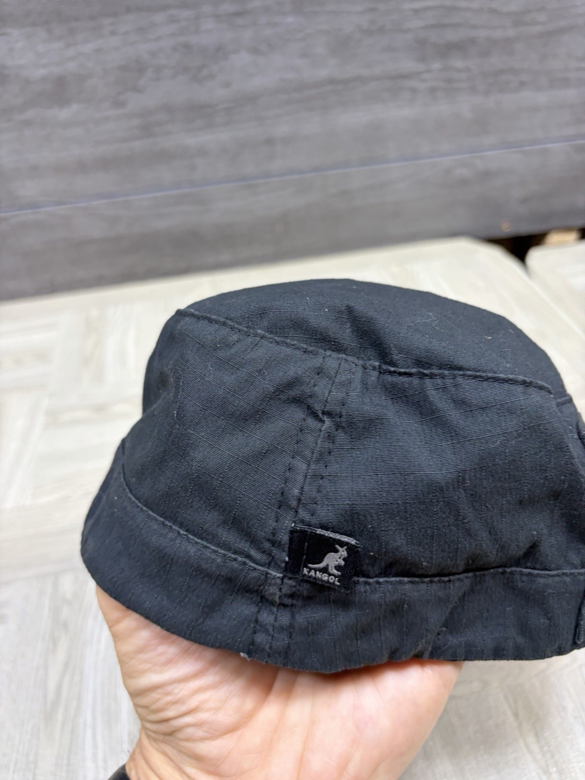 Kangol Black Flexfit Army Cap Hat Kangaroo Logo Lightweight S/M