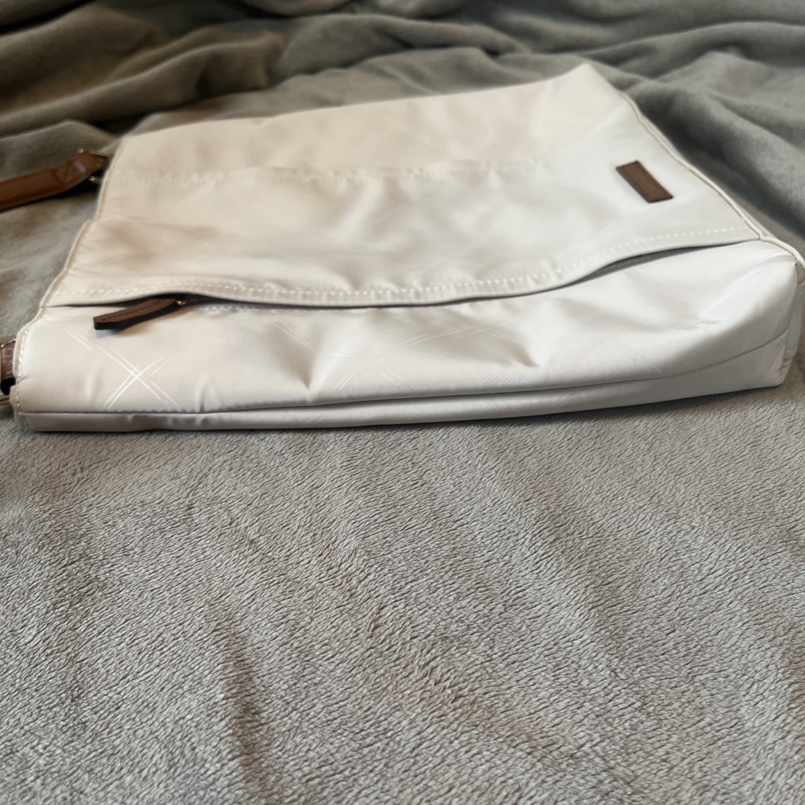 white vera bradley purse 11.5in*1.5in*12in