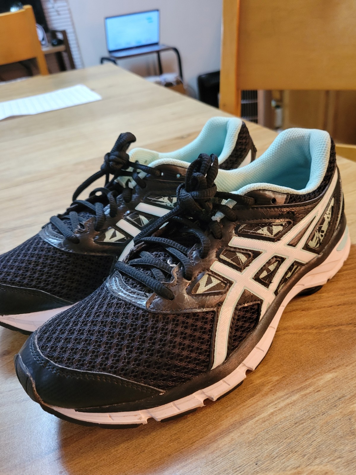 Asics Gel-Excite 4 Running Shoes. SN: T6E8N. Sz 8.5 EXCELLENT CONDTN
