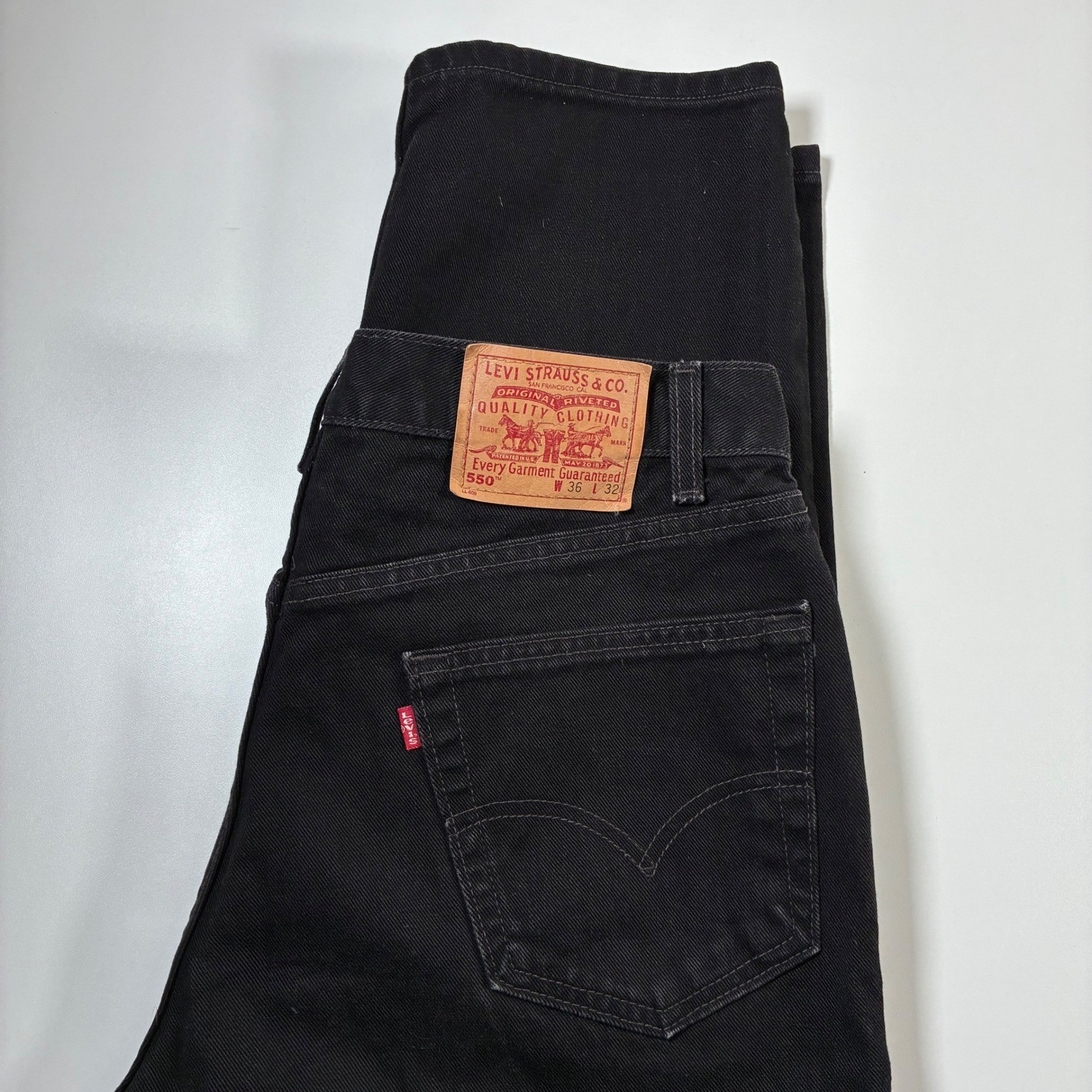 Vintage 2001 Levi’s 550 Relaxed Jeans 34×32 Black Made in USA Y2K (Tag 36×32)